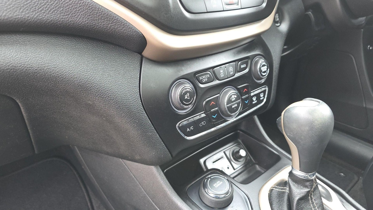 Used Jeep Cherokee 2015 for sale - 77853572: Photo 13