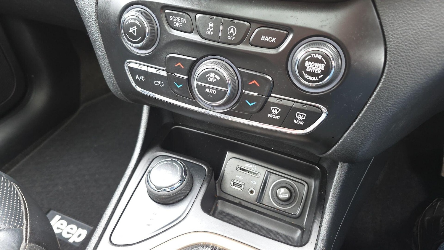 Used Jeep Cherokee 2015 for sale - 77853572: Photo 21