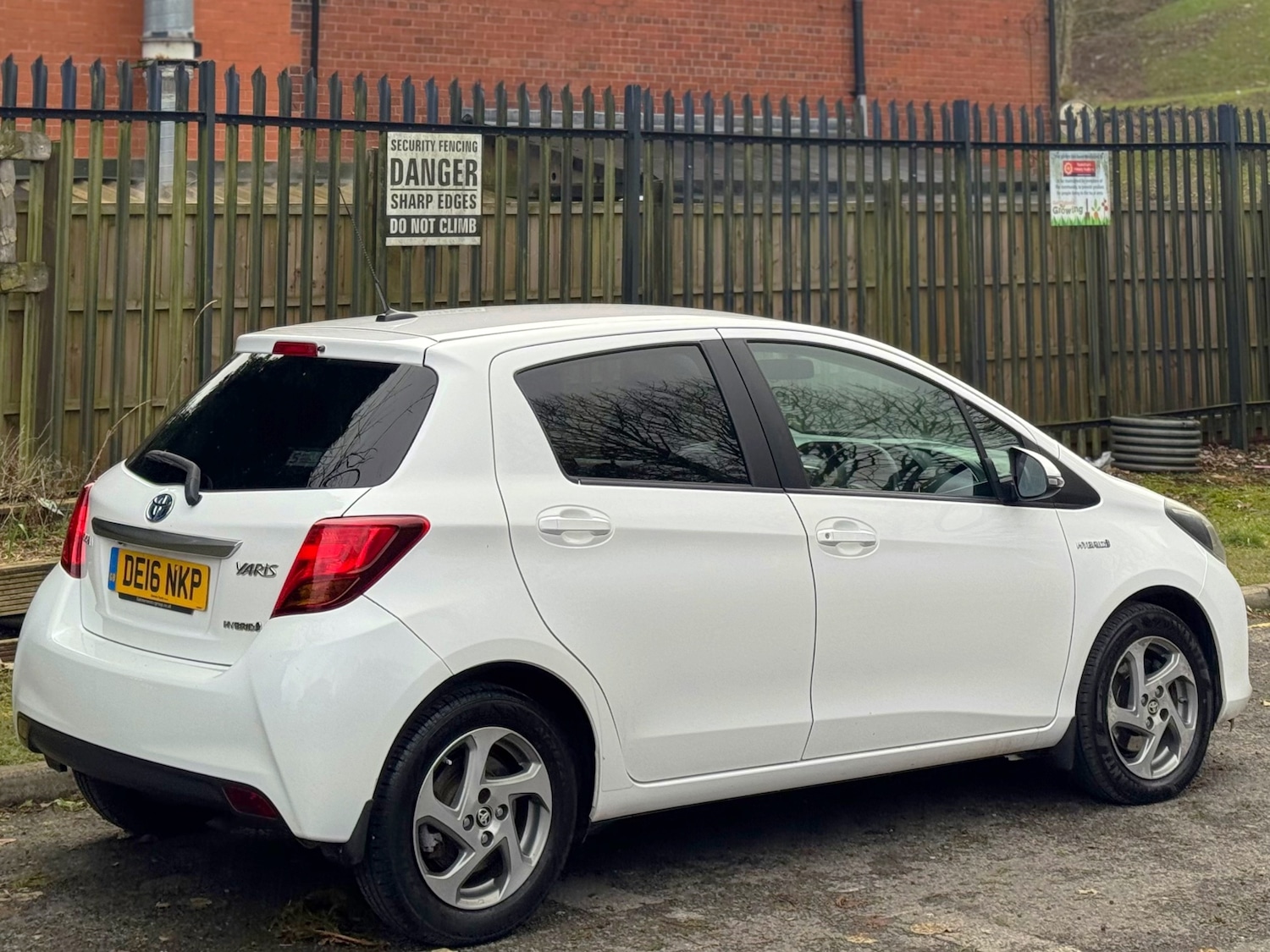 Used Toyota Yaris 2016 for sale - 77392149: Photo 22
