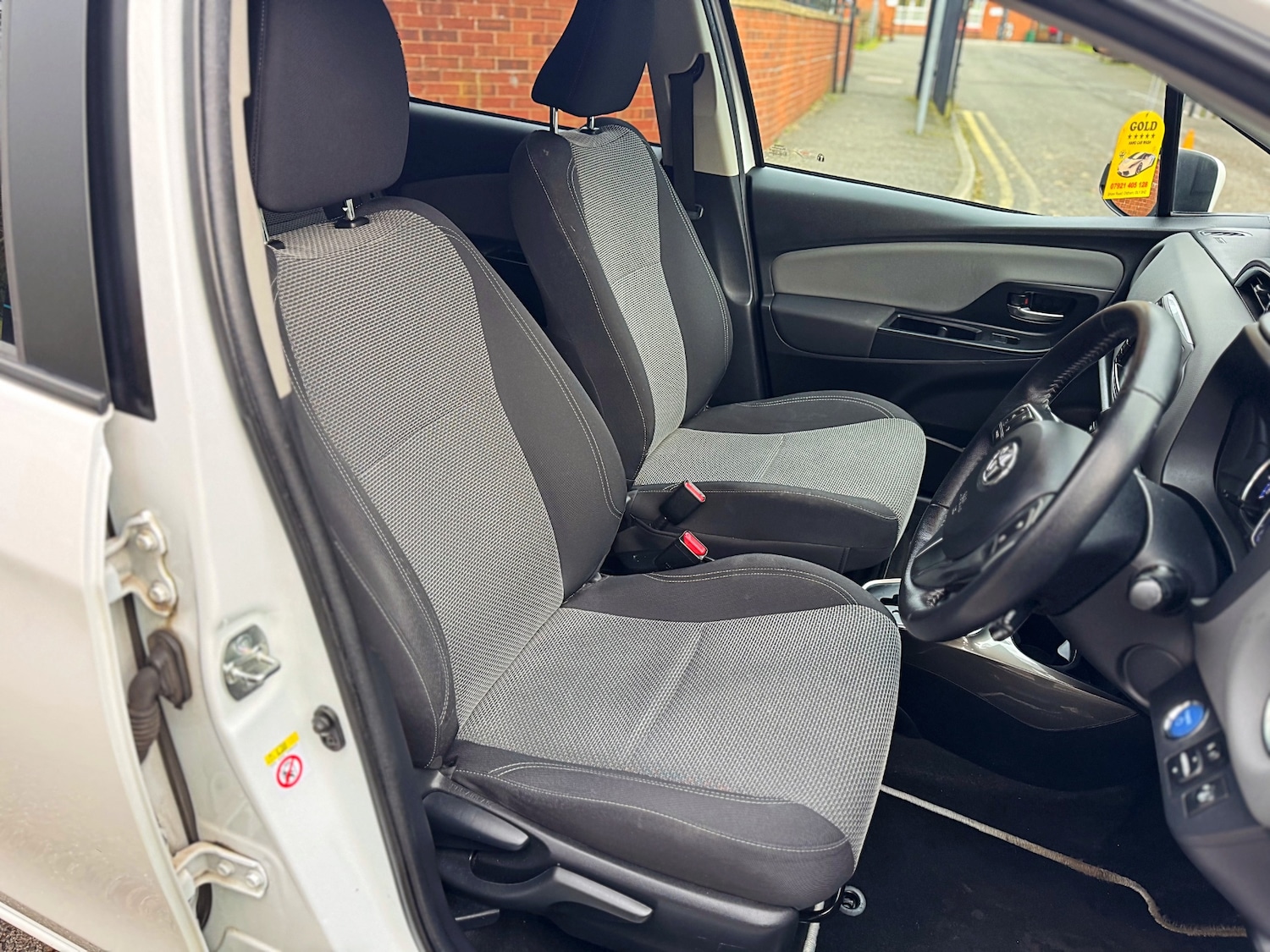 Used Toyota Yaris 2016 for sale - 77392149: Photo 31