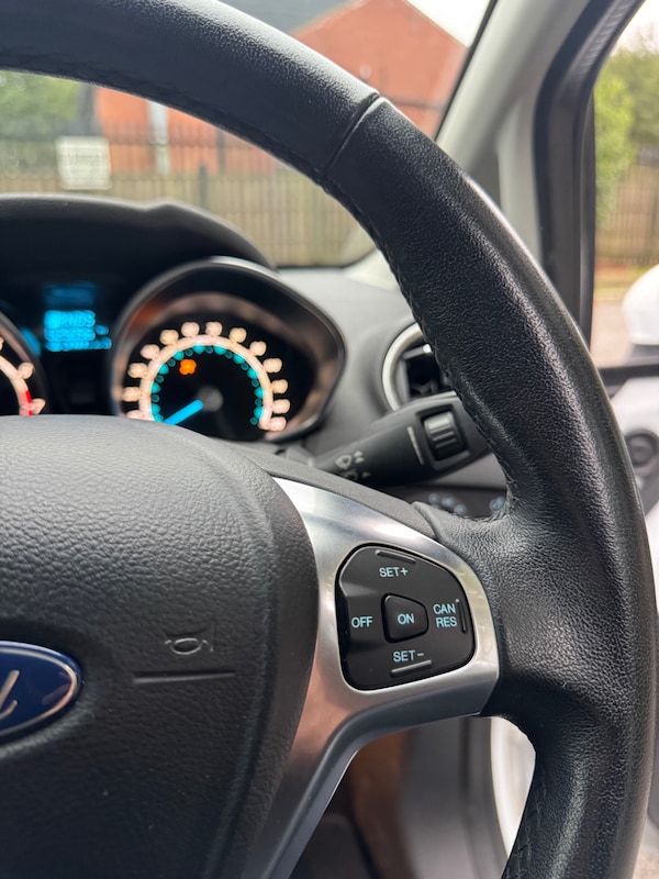Used Ford Fiesta 2015 for sale - 76208651: Photo 46