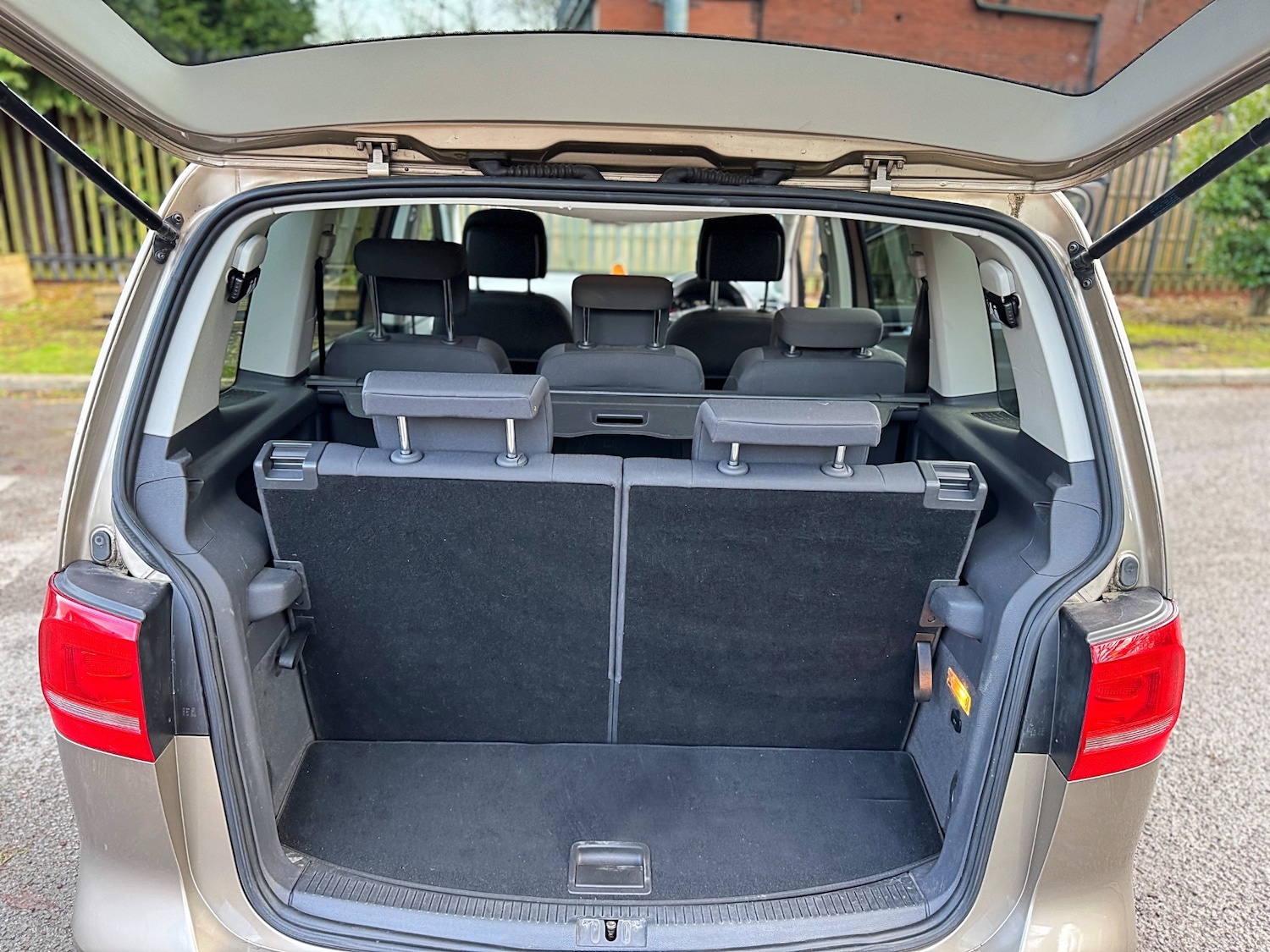 Used Volkswagen Touran 2014 for sale - 77659998: Photo 40