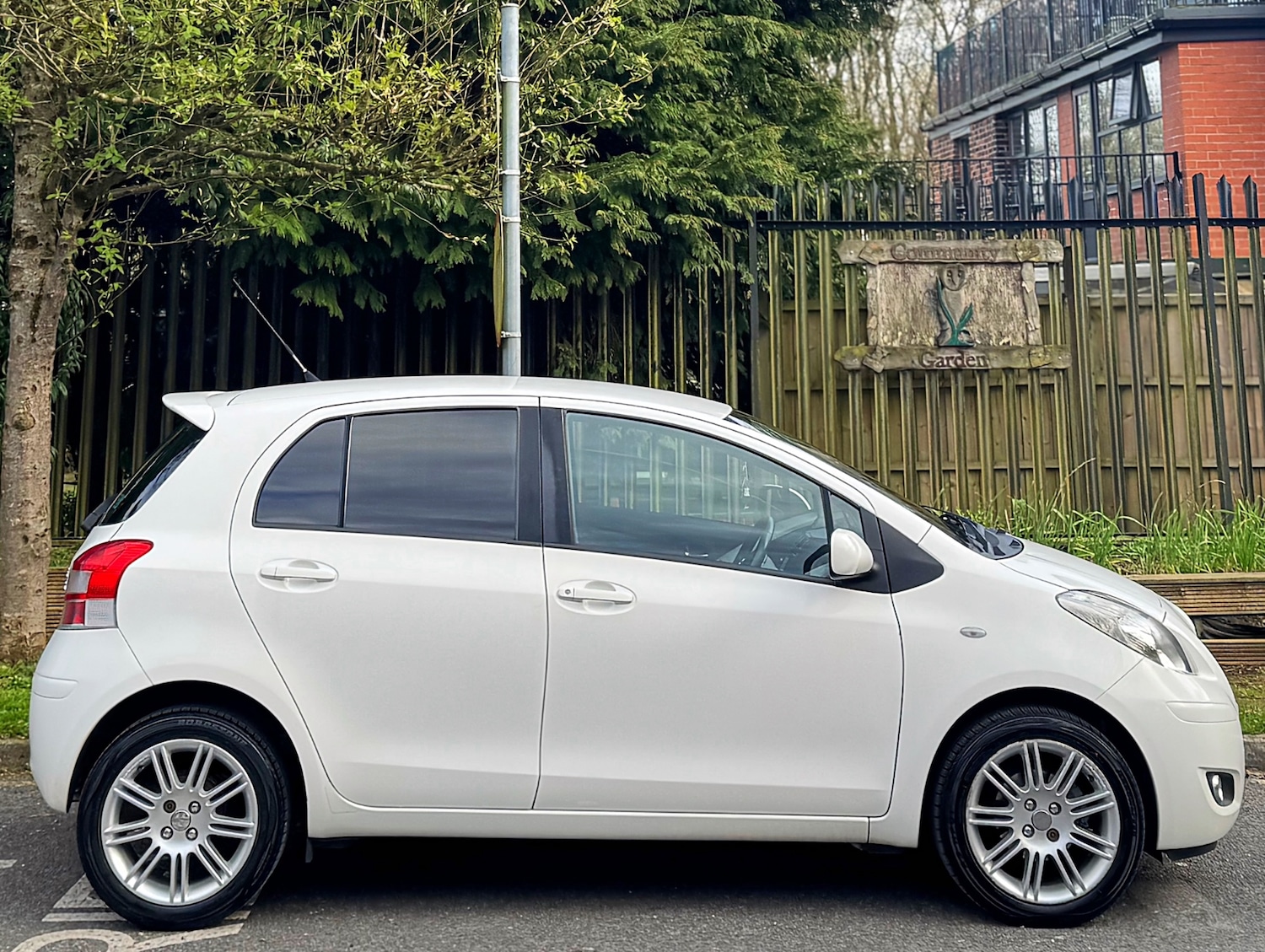 Used Toyota Yaris 2011 for sale - 78212118: Photo 21
