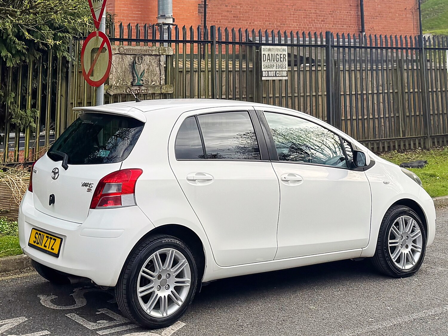 Used Toyota Yaris 2011 for sale - 78212118: Photo 24