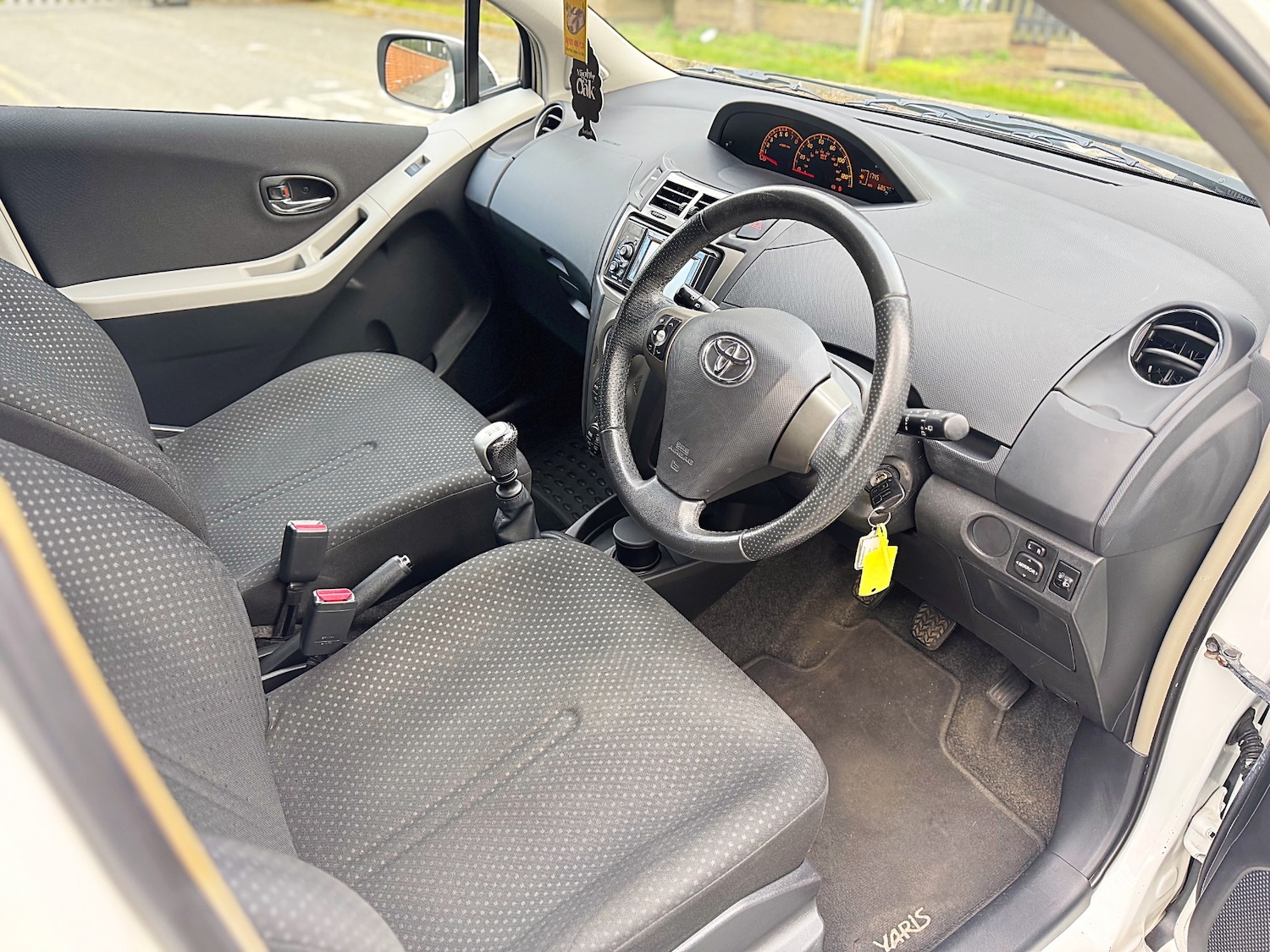 Used Toyota Yaris 2011 for sale - 78212118: Photo 30