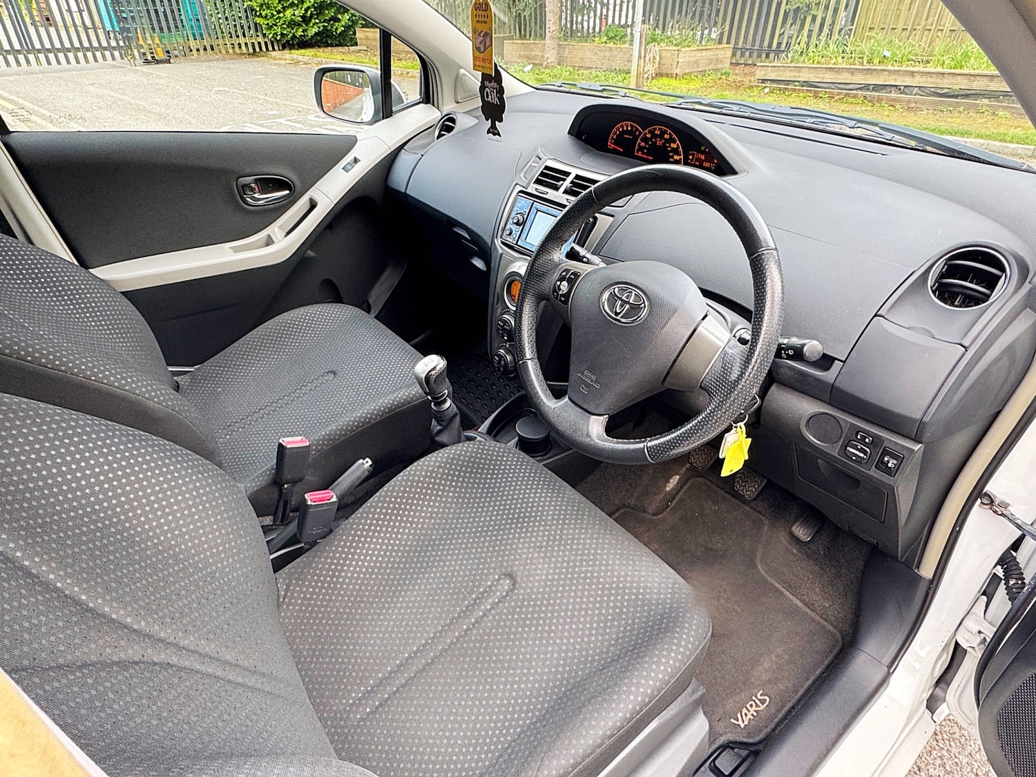 Used Toyota Yaris 2011 for sale - 78212118: Photo 31