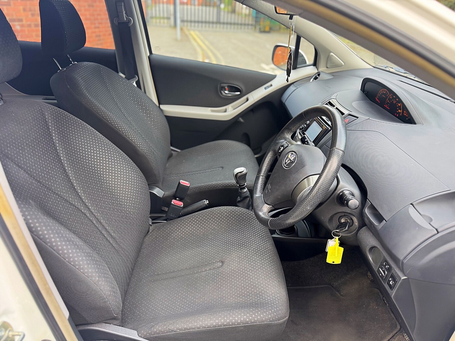 Used Toyota Yaris 2011 for sale - 78212118: Photo 32