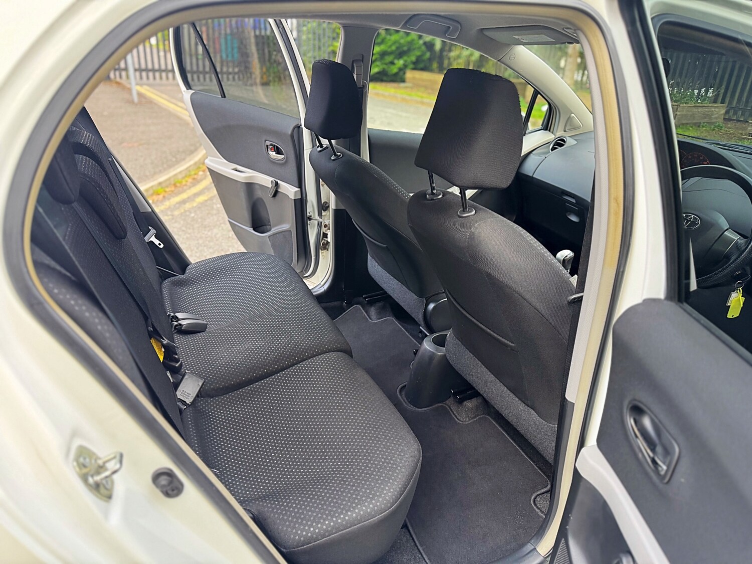 Used Toyota Yaris 2011 for sale - 78212118: Photo 34