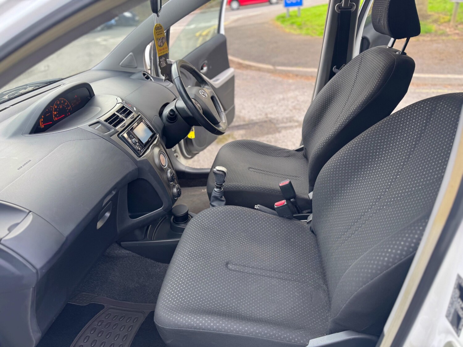 Used Toyota Yaris 2011 for sale - 78212118: Photo 37