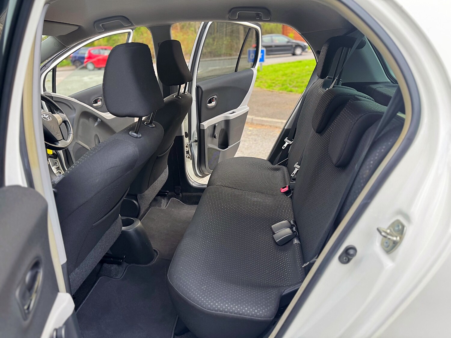 Used Toyota Yaris 2011 for sale - 78212118: Photo 39