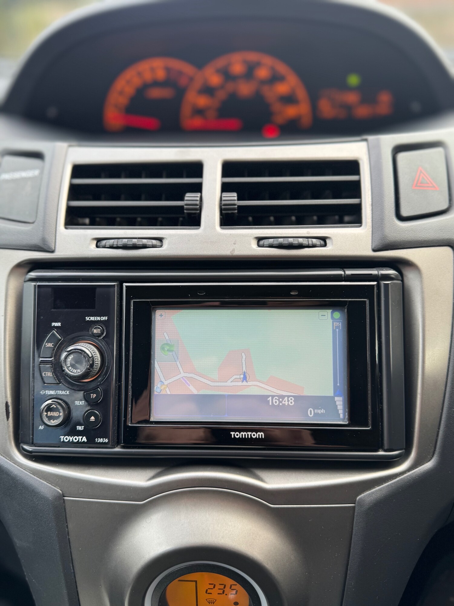 Used Toyota Yaris 2011 for sale - 78212118: Photo 50