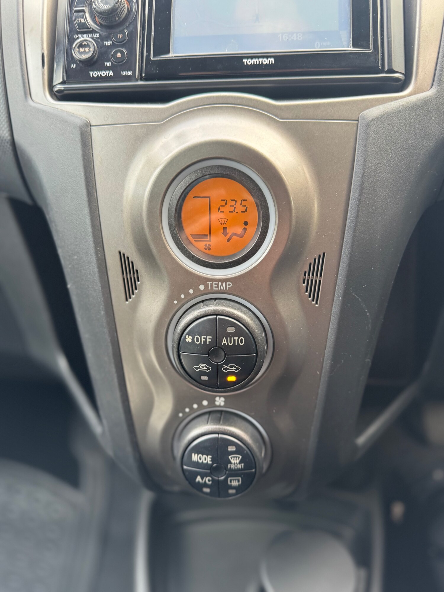 Used Toyota Yaris 2011 for sale - 78212118: Photo 51