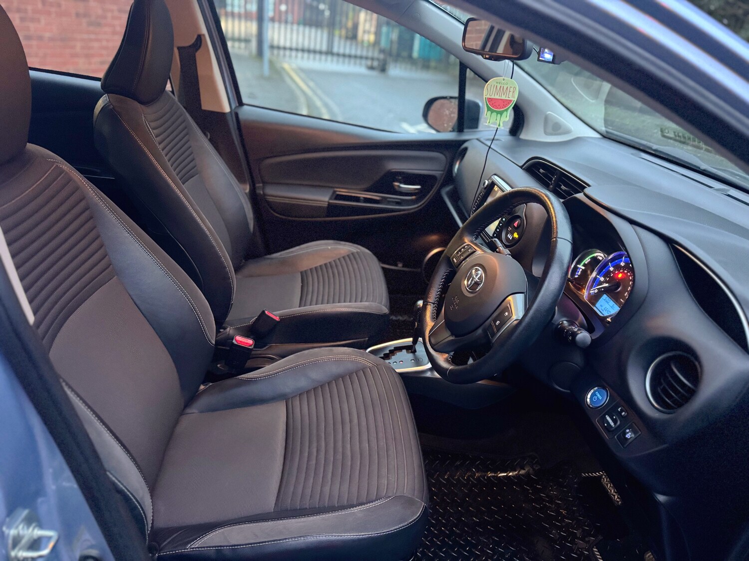 Used Toyota Yaris 2015 for sale - 77469406: Photo 31