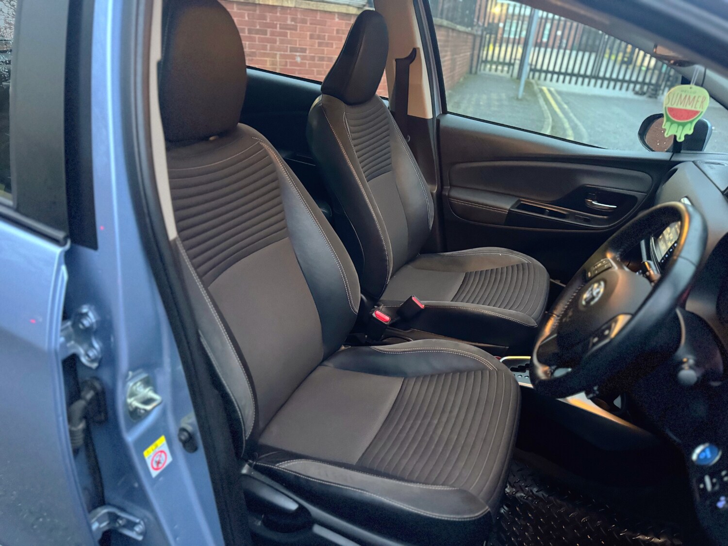 Used Toyota Yaris 2015 for sale - 77469406: Photo 32