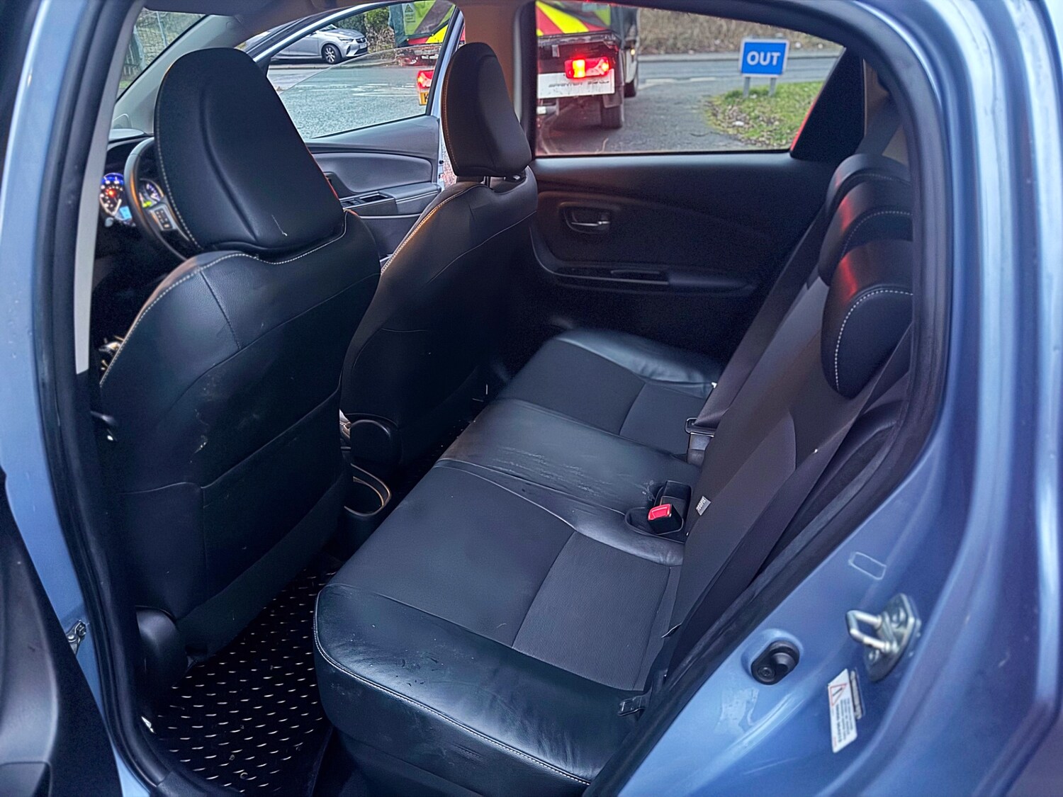 Used Toyota Yaris 2015 for sale - 77469406: Photo 37