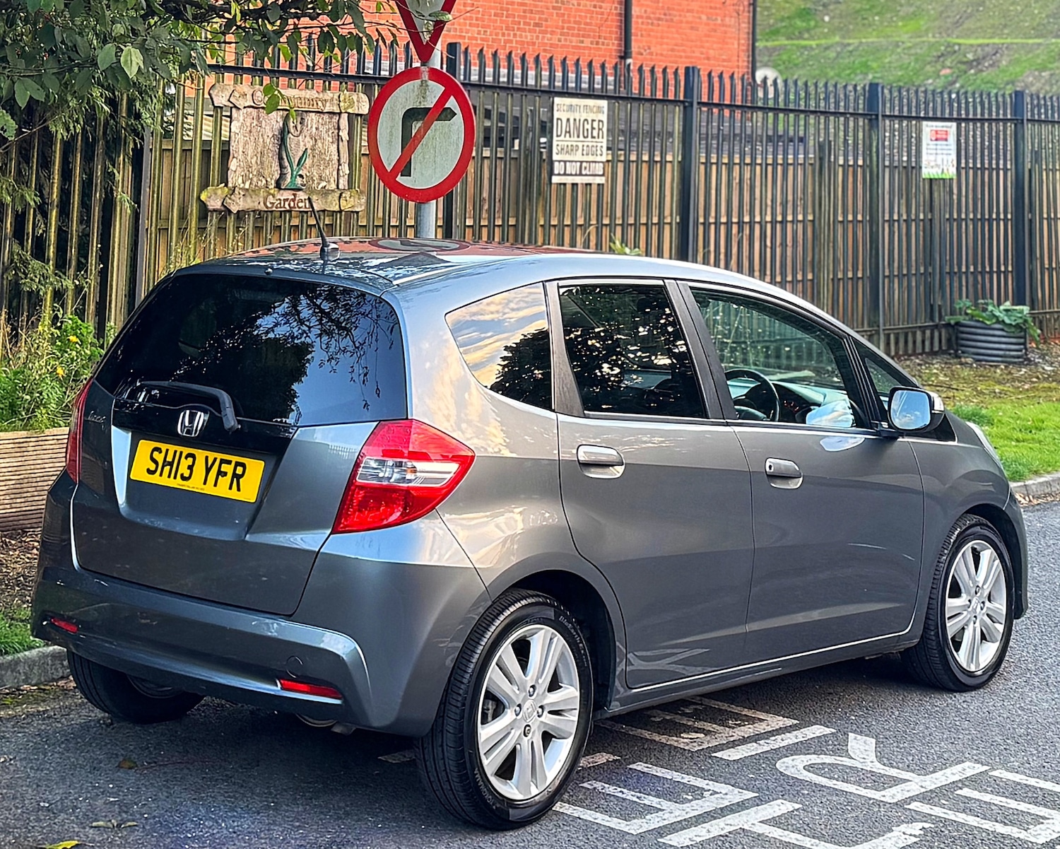 Used Honda Jazz 2013 for sale - 76102209: Photo 21