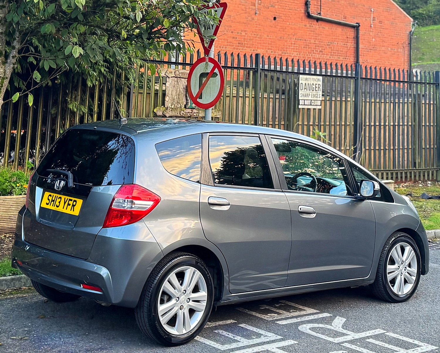Used Honda Jazz 2013 for sale - 76102209: Photo 22