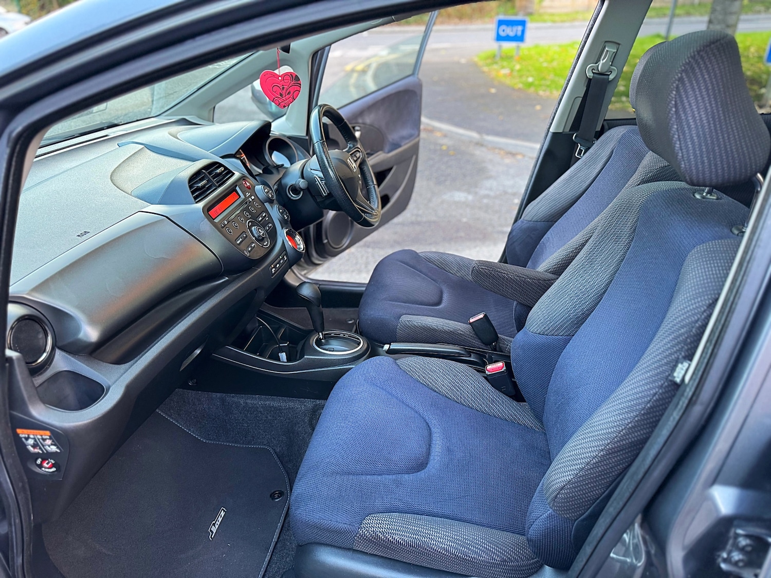 Used Honda Jazz 2013 for sale - 76102209: Photo 35