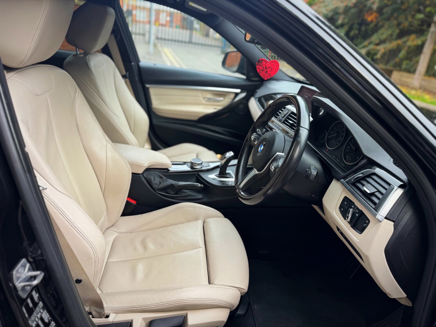 Used BMW 3 Series 2017 for sale - 76314134: Photo 35