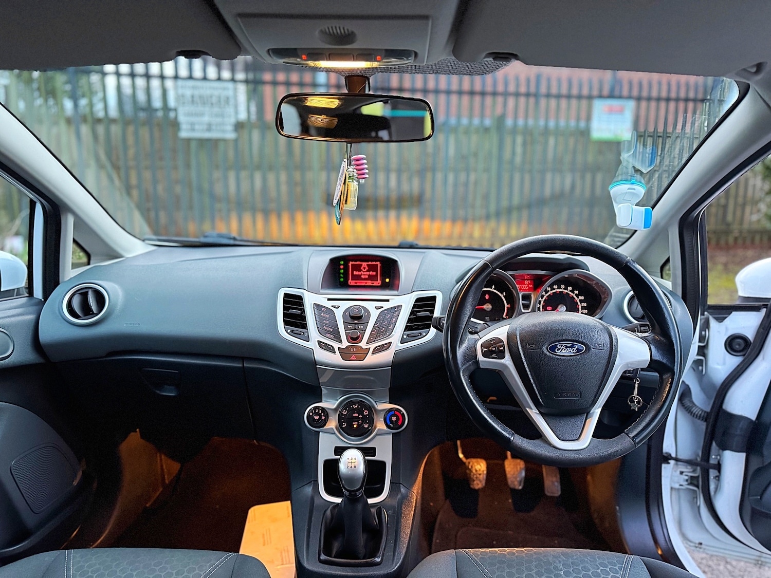 Used Ford Fiesta 2010 for sale - 77206938: Photo 33