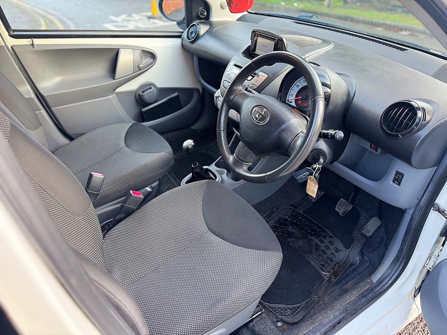 Used Toyota AYGO 2012 for sale - 76974606: Photo 28
