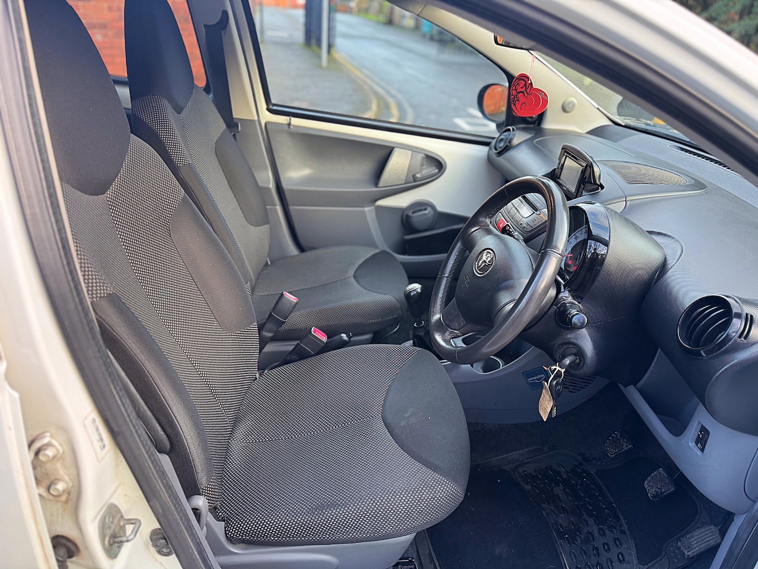 Used Toyota AYGO 2012 for sale - 76974606: Photo 30