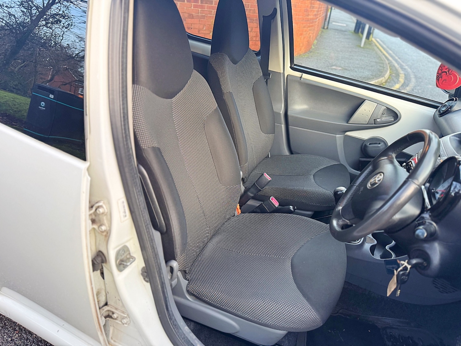 Used Toyota AYGO 2012 for sale - 76974606: Photo 31