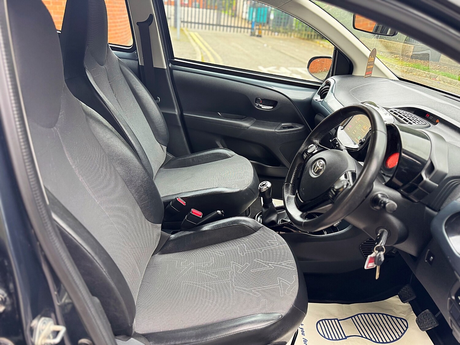 Used Toyota AYGO 2015 for sale - 76022770: Photo 30