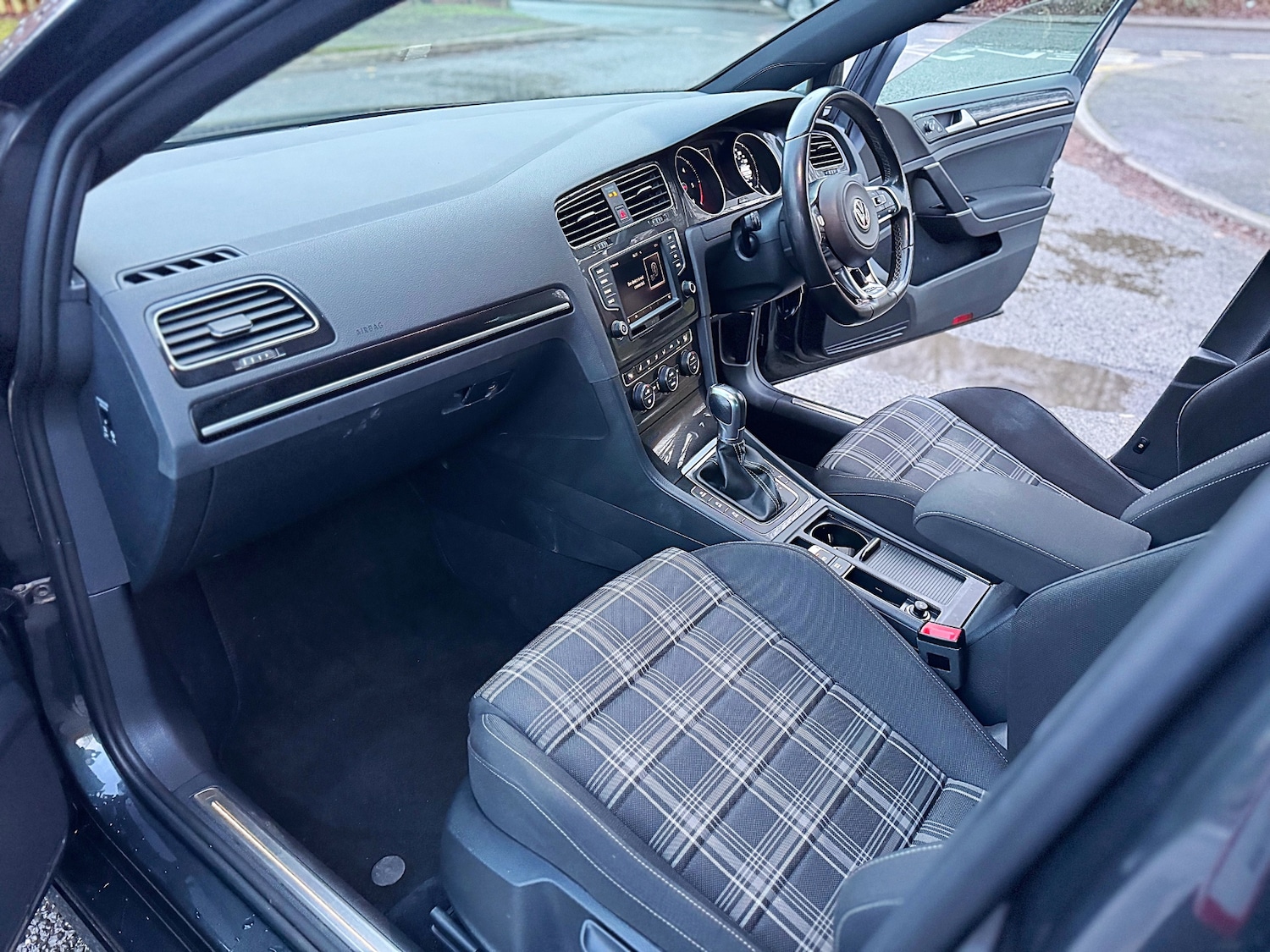 Used Volkswagen Golf 2016 for sale - 77190338: Photo 35