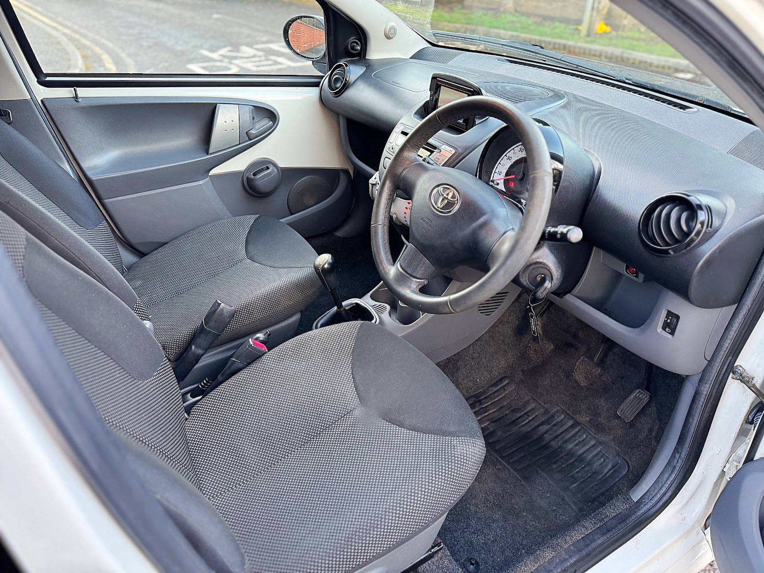 Used Toyota AYGO 2011 for sale - 77663765: Photo 22