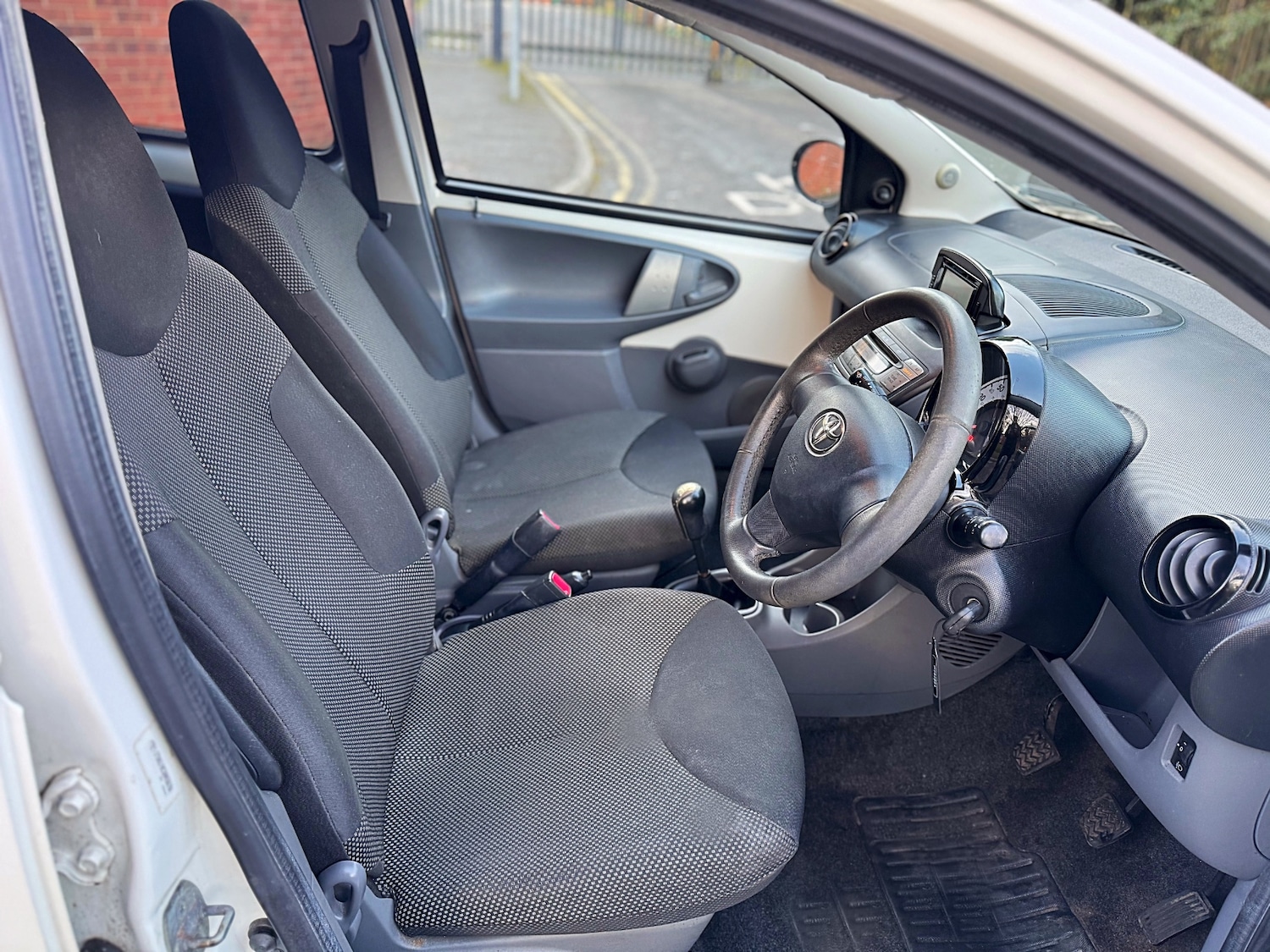 Used Toyota AYGO 2011 for sale - 77663765: Photo 24