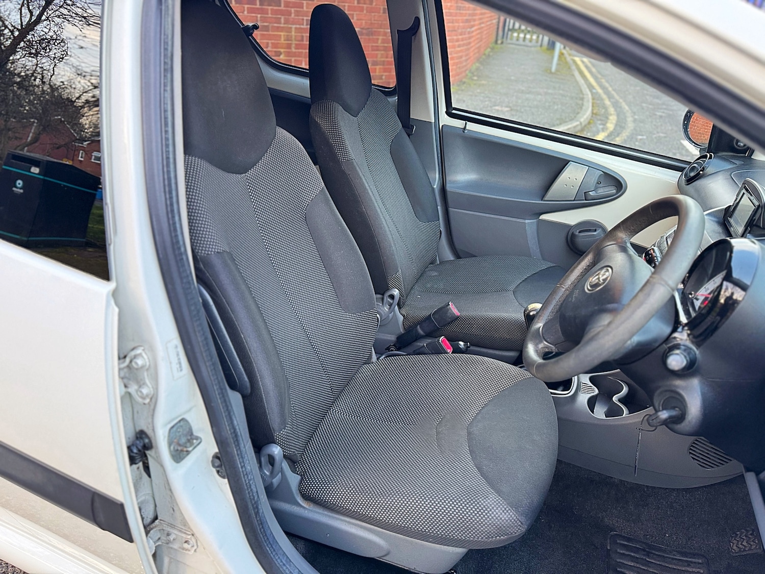 Used Toyota AYGO 2011 for sale - 77663765: Photo 25