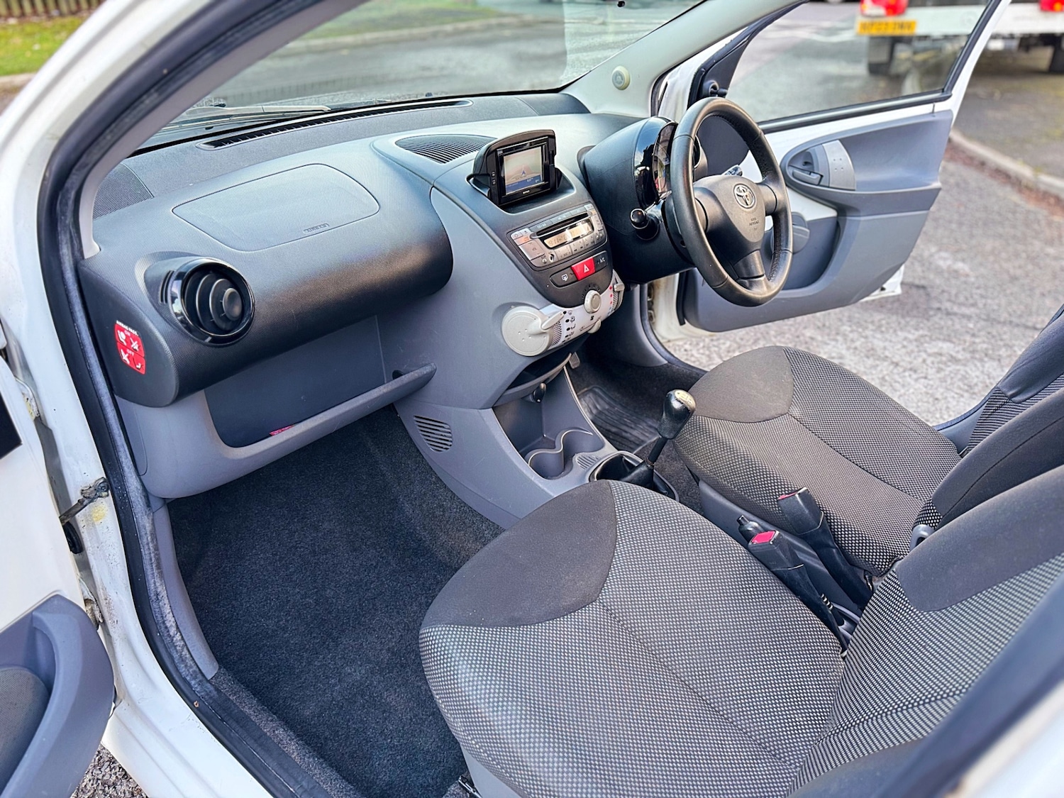 Used Toyota AYGO 2011 for sale - 77663765: Photo 28