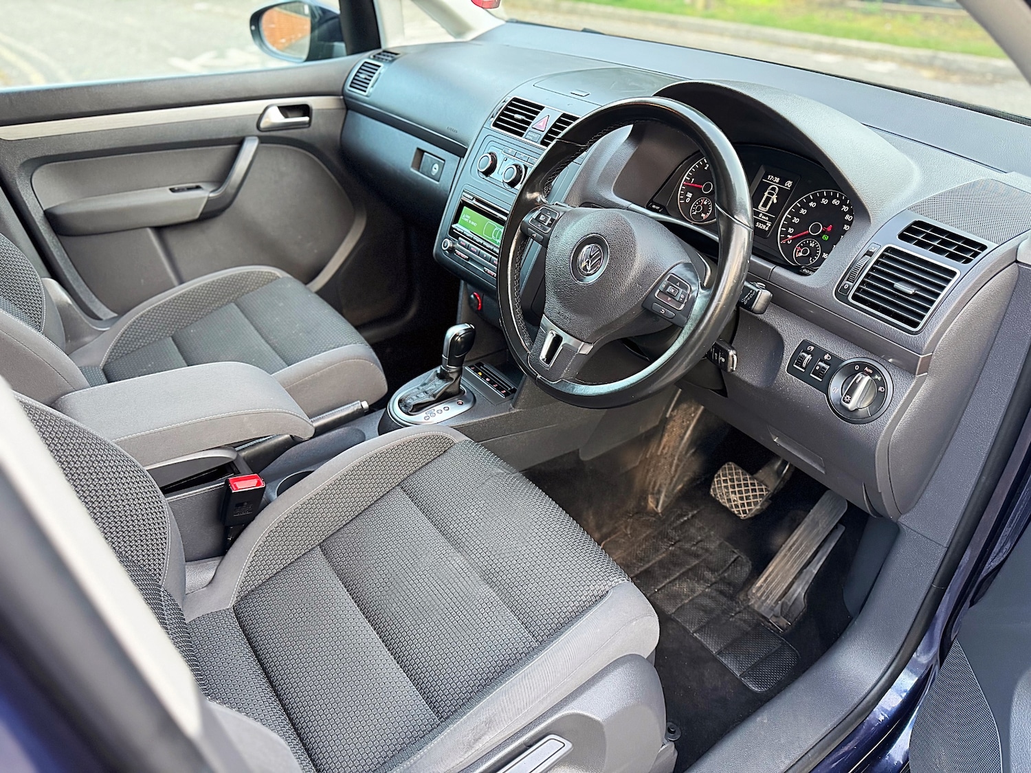 Used Volkswagen Touran 2014 for sale - 77970776: Photo 29