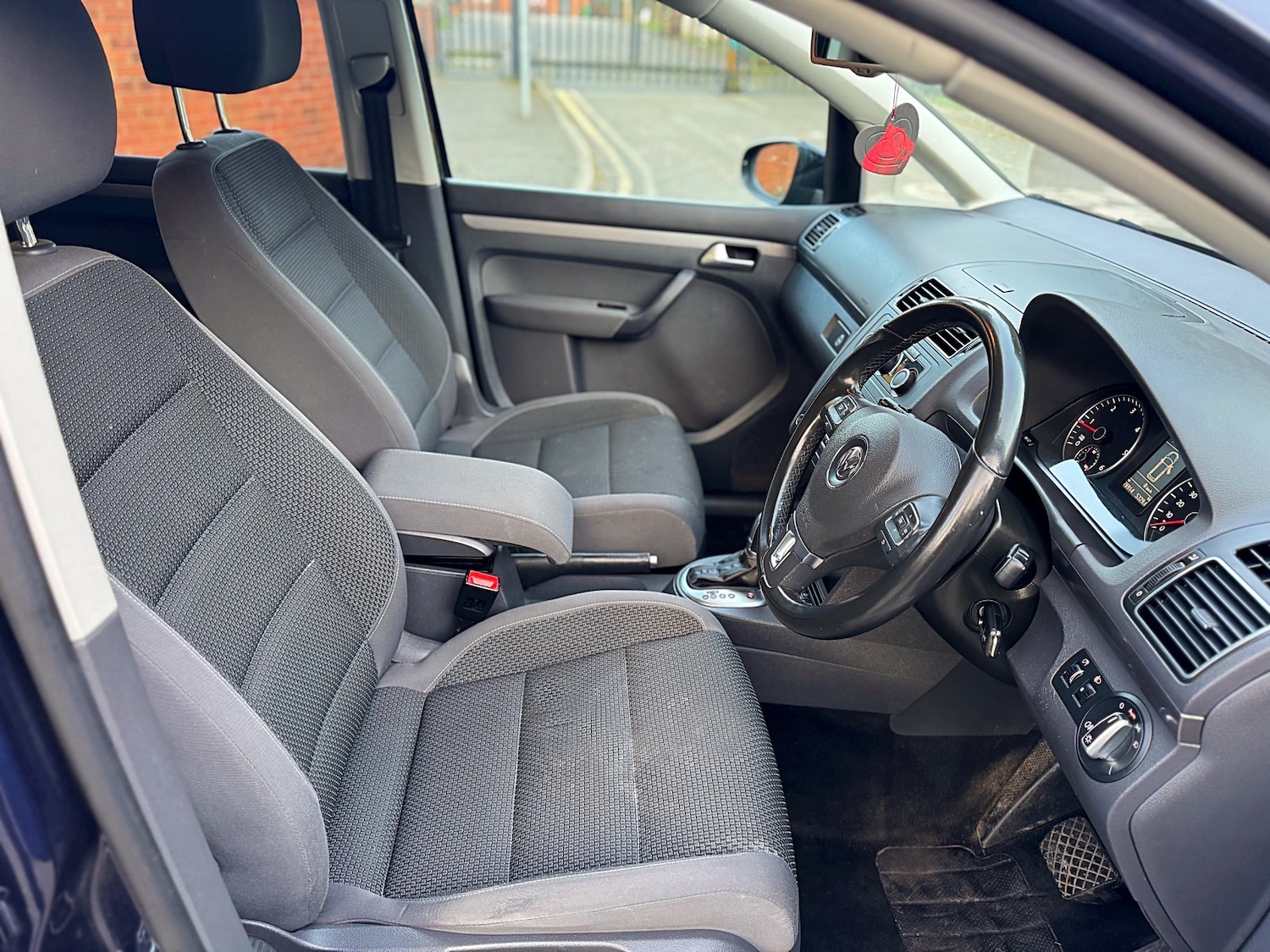 Used Volkswagen Touran 2014 for sale - 77970776: Photo 31