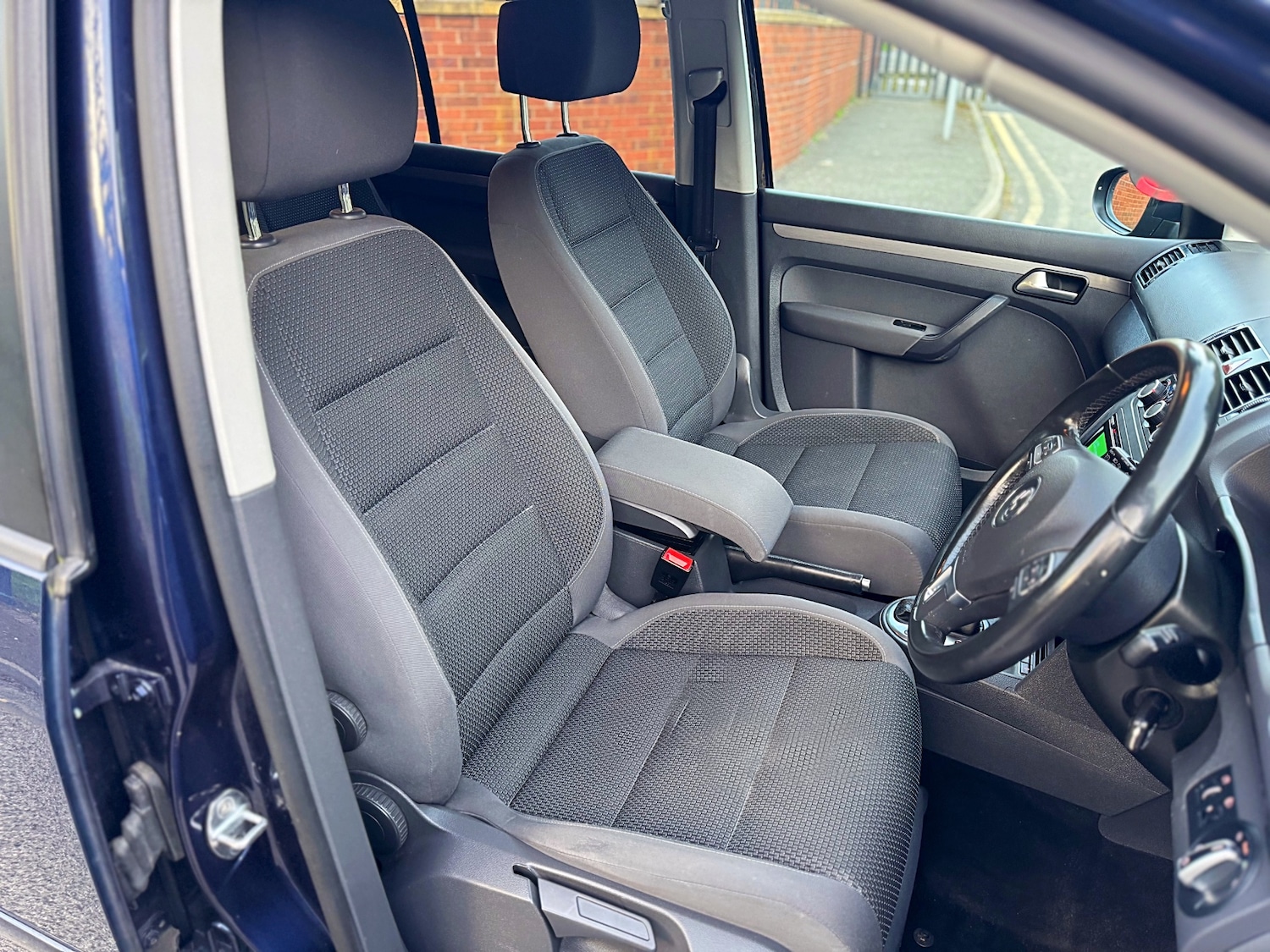 Used Volkswagen Touran 2014 for sale - 77970776: Photo 32