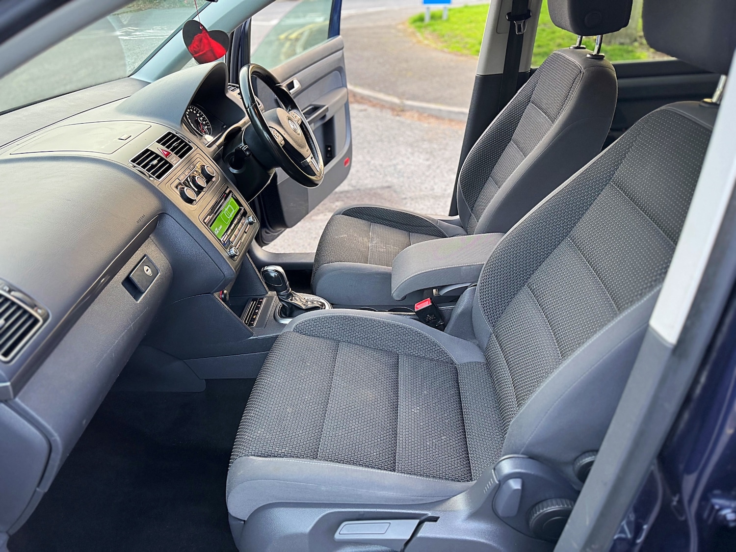 Used Volkswagen Touran 2014 for sale - 77970776: Photo 36