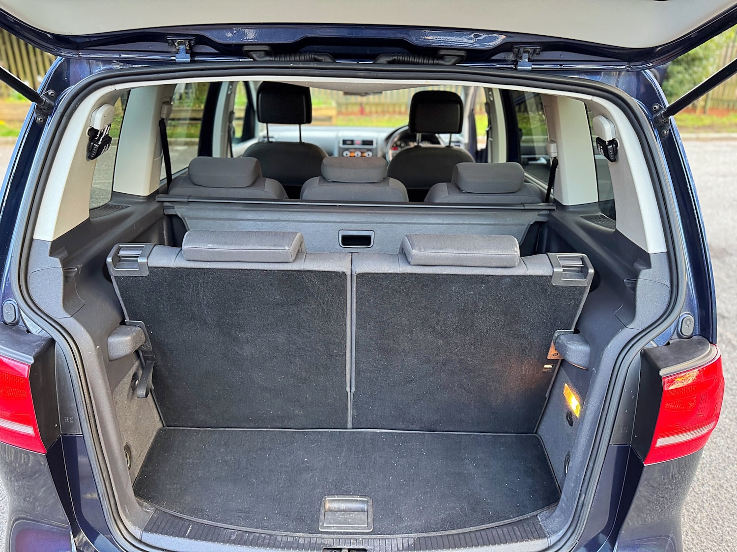 Used Volkswagen Touran 2014 for sale - 77970776: Photo 40