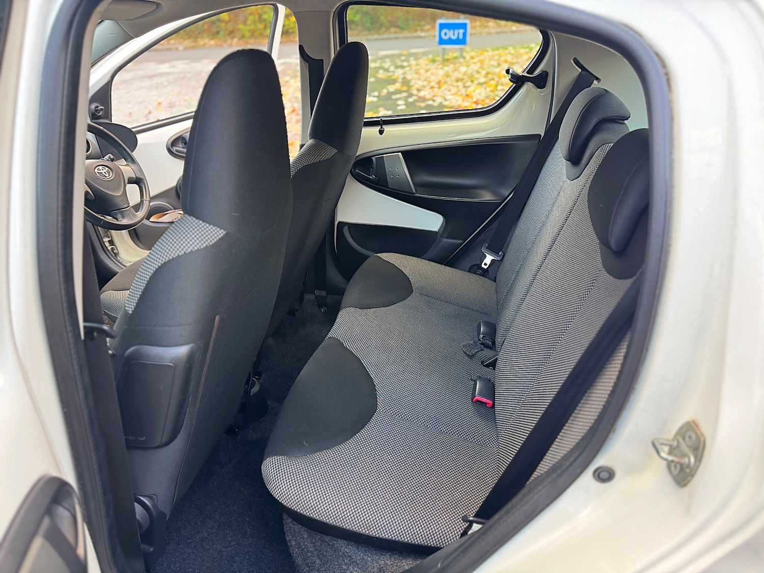 Used Toyota AYGO 2013 for sale - 76526763: Photo 36