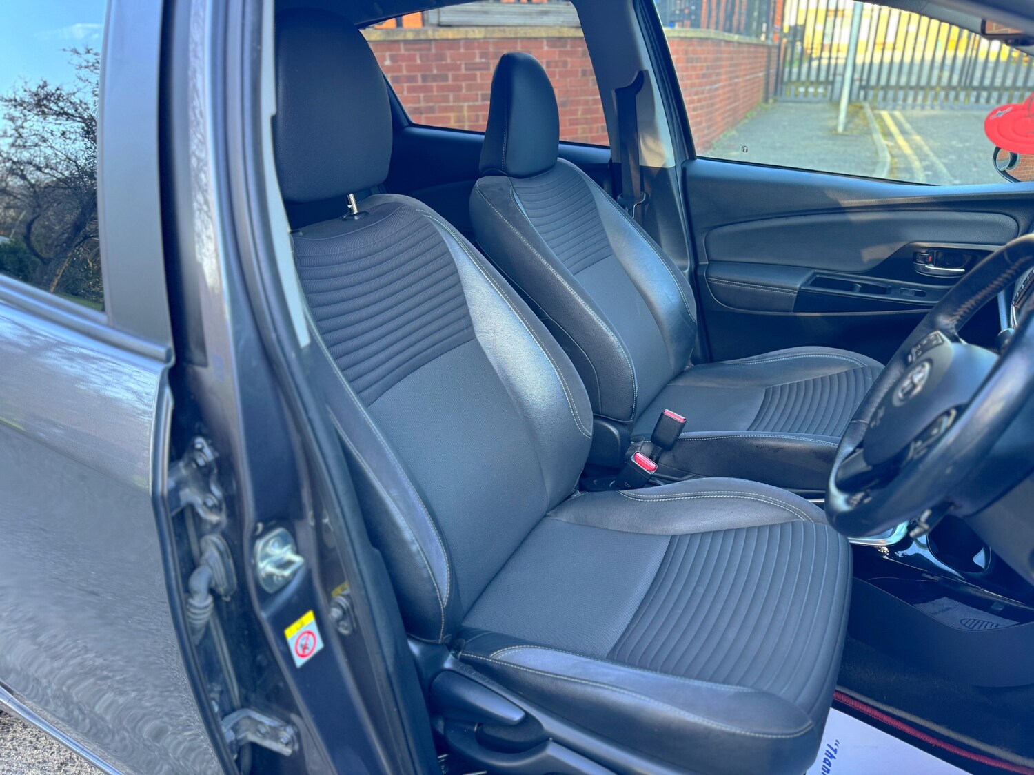 Used Toyota Yaris 2017 for sale - 77740320: Photo 30