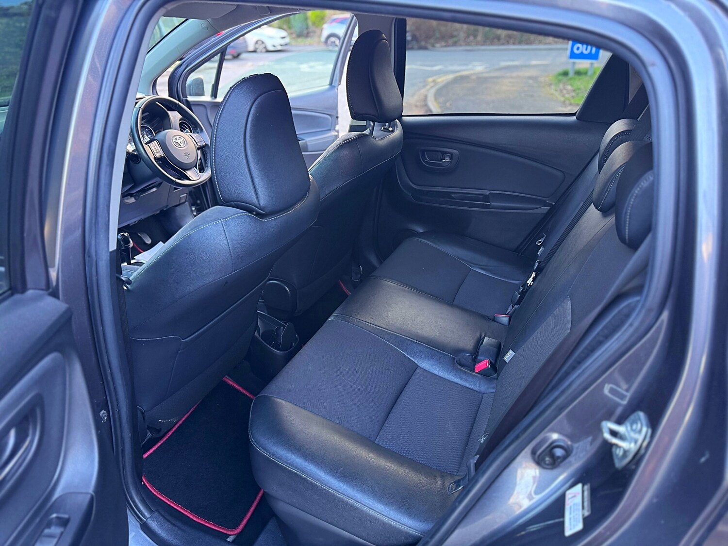 Used Toyota Yaris 2017 for sale - 77740320: Photo 35