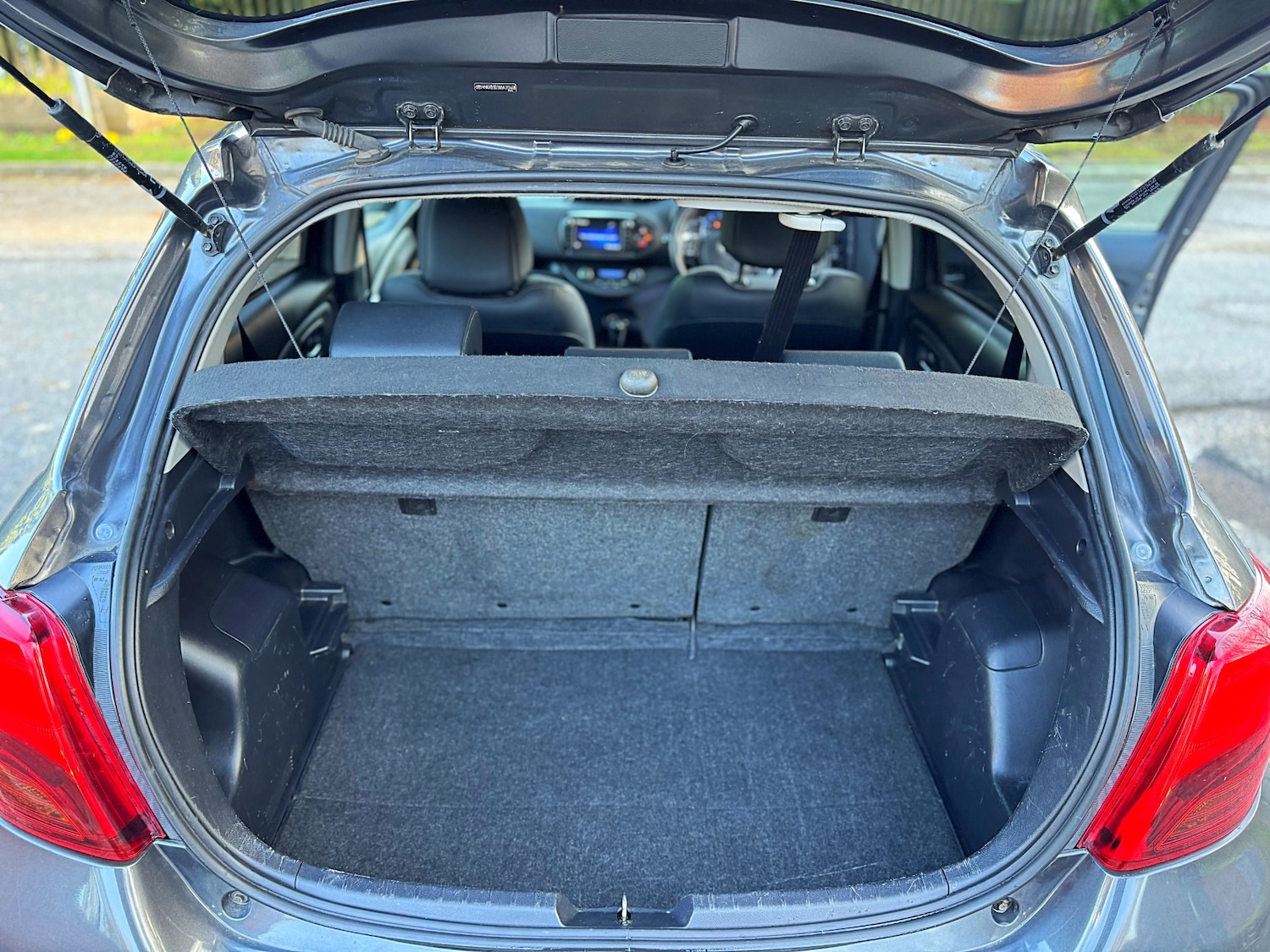 Used Toyota Yaris 2017 for sale - 77740320: Photo 37