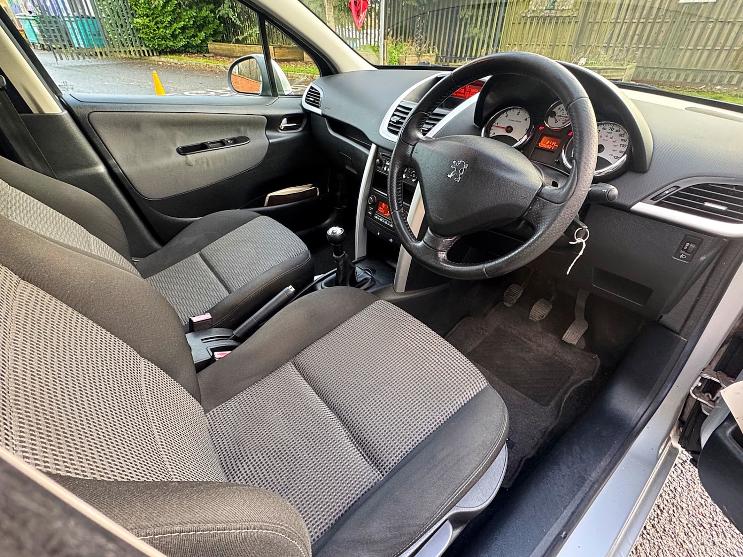 Used Peugeot 207 2009 for sale - 76904944: Photo 20