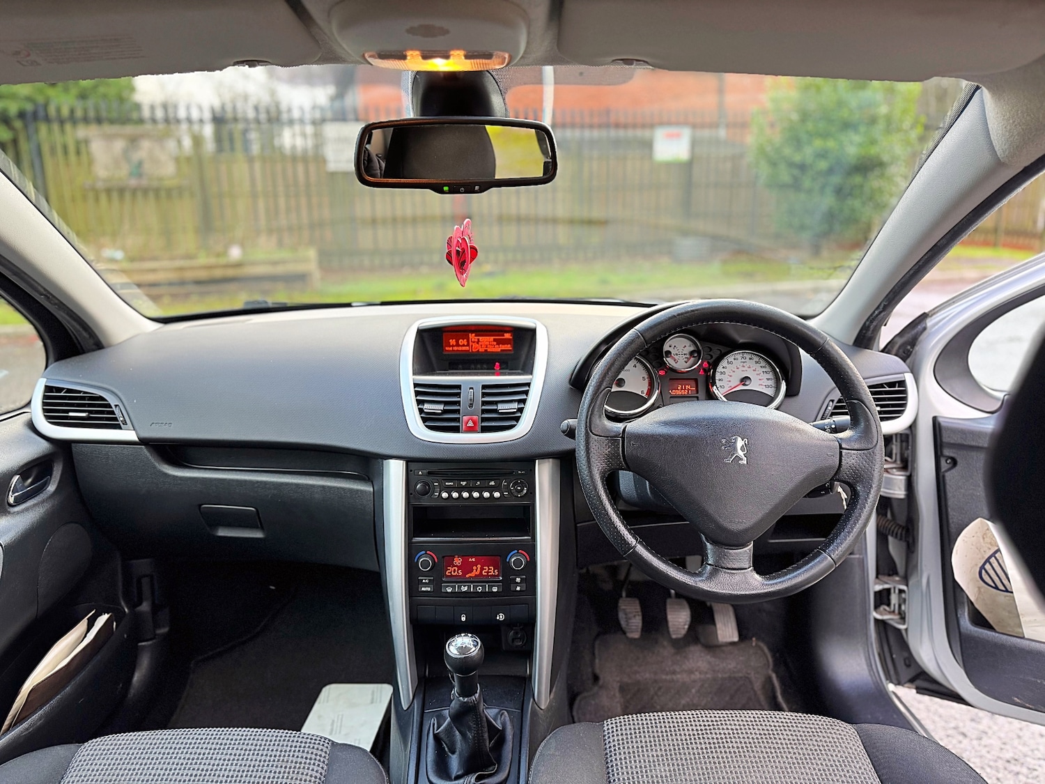 Used Peugeot 207 2009 for sale - 76904944: Photo 24