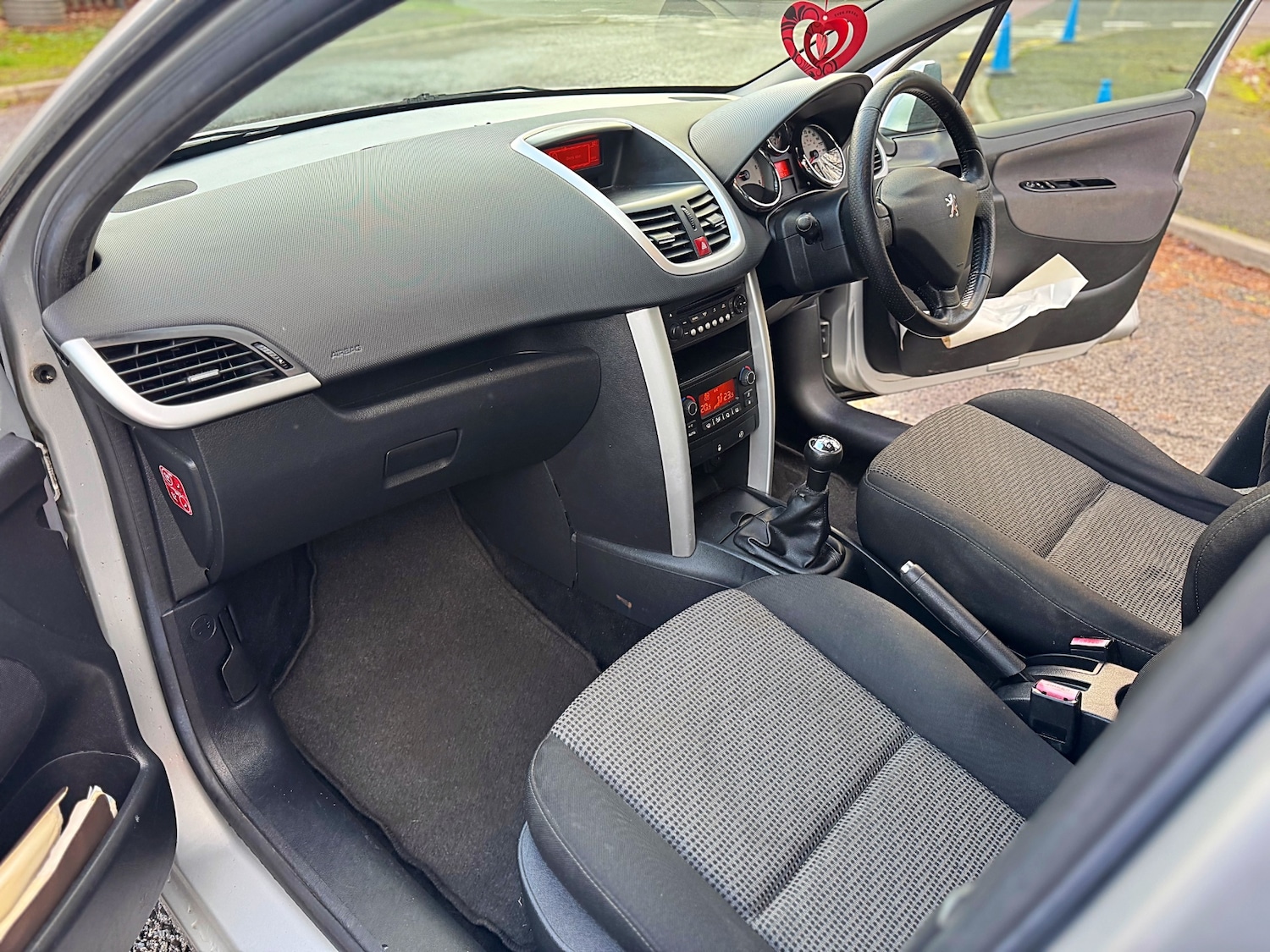 Used Peugeot 207 2009 for sale - 76904944: Photo 25