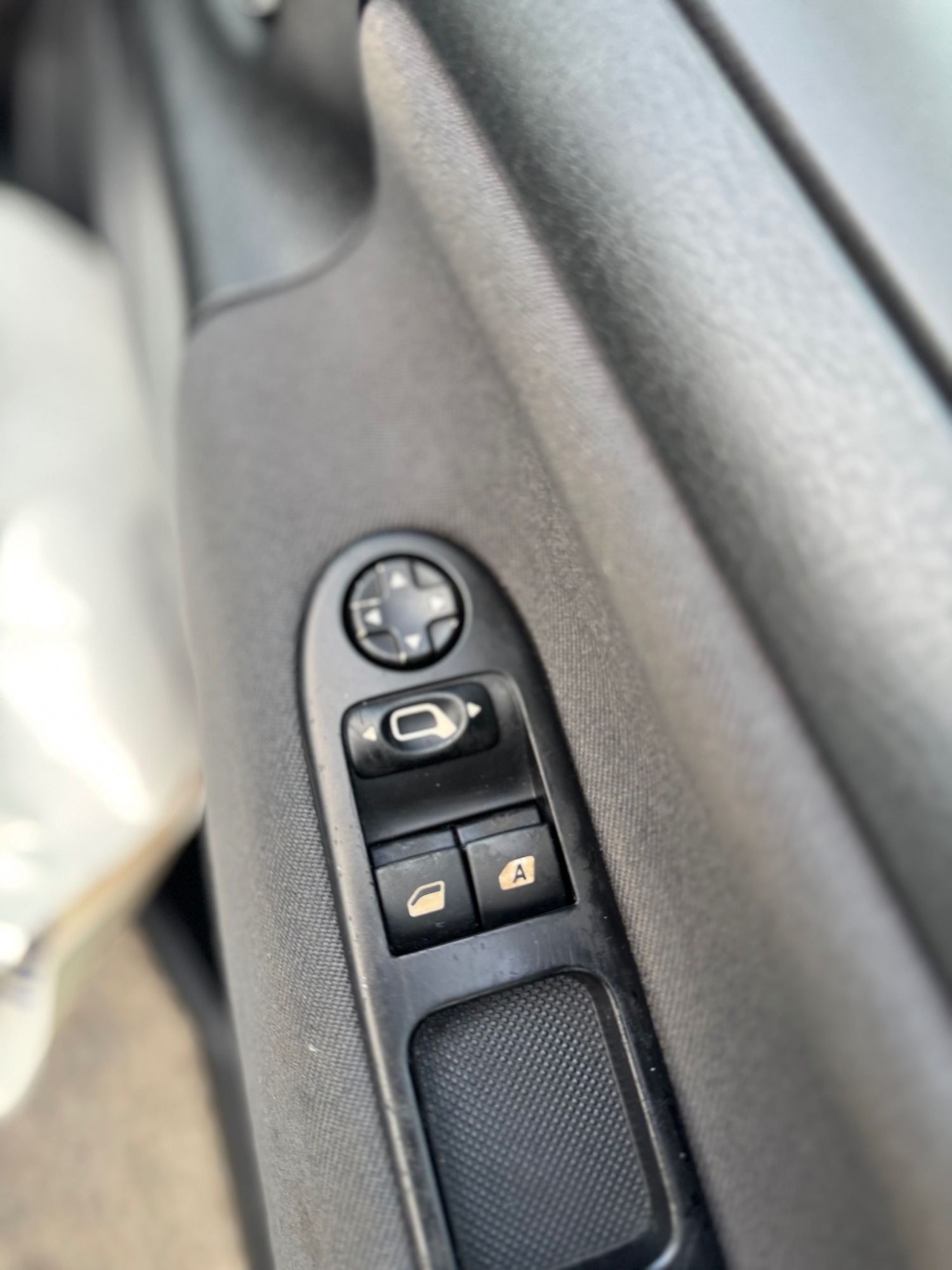 Used Peugeot 207 2009 for sale - 76904944: Photo 34