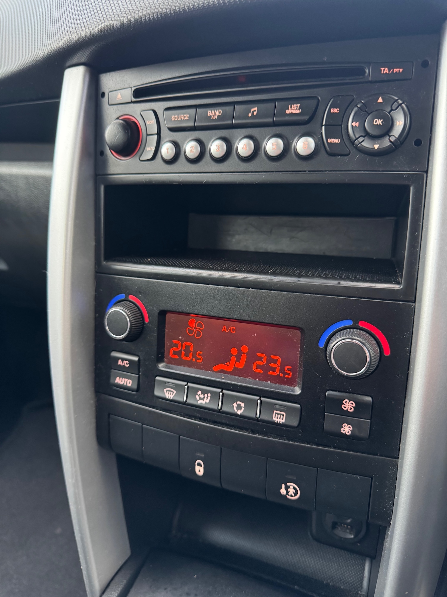 Used Peugeot 207 2009 for sale - 76904944: Photo 41