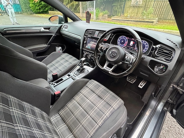 Used Volkswagen Golf 2017 for sale - 76249872: Photo 31