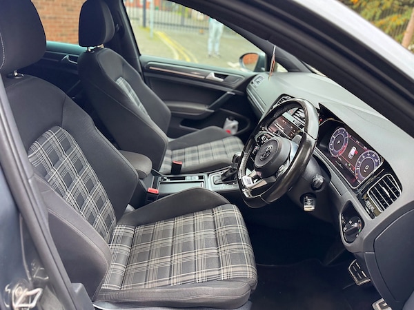 Used Volkswagen Golf 2017 for sale - 76249872: Photo 32