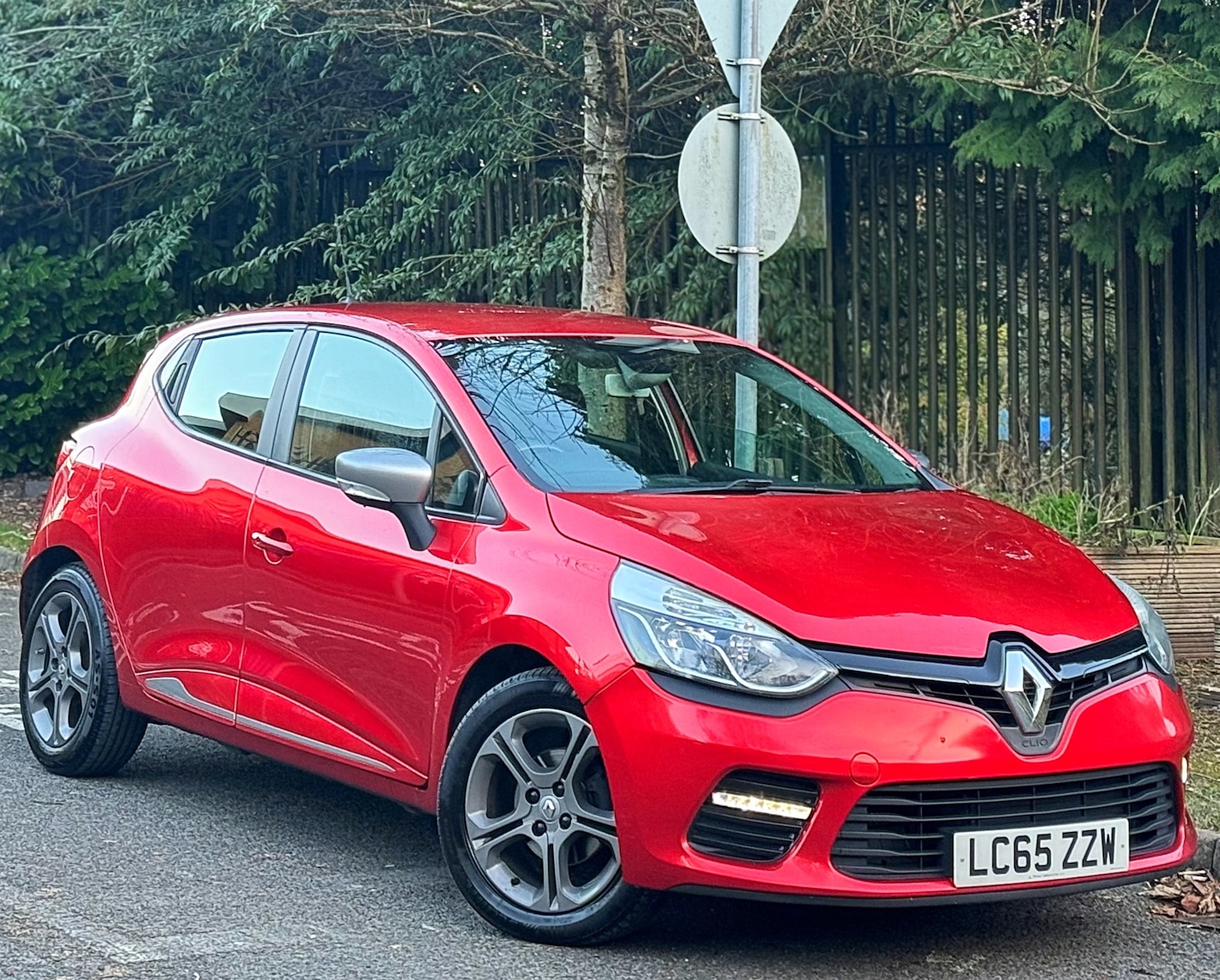 Used Renault Clio 2015 for sale - 77100685: Photo 2